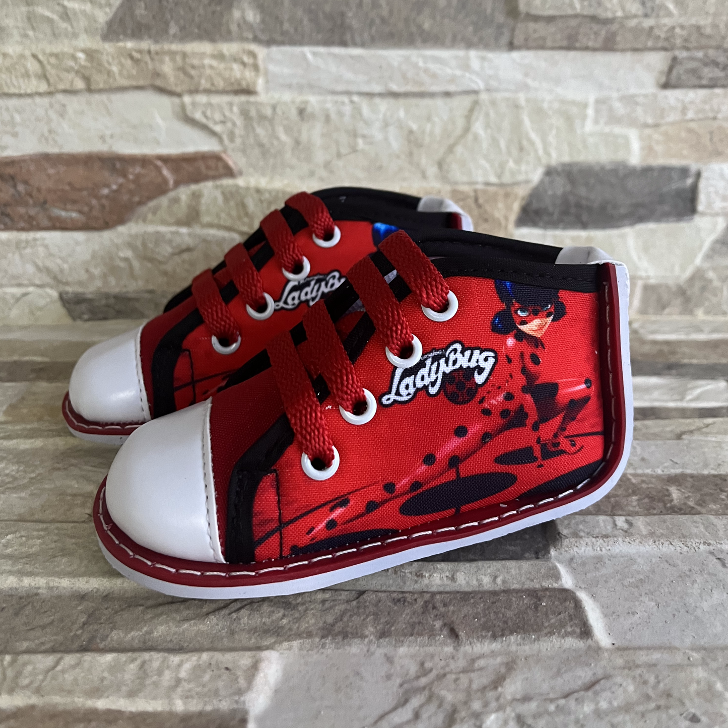 TENIS ESTAMPADO LADY BUG