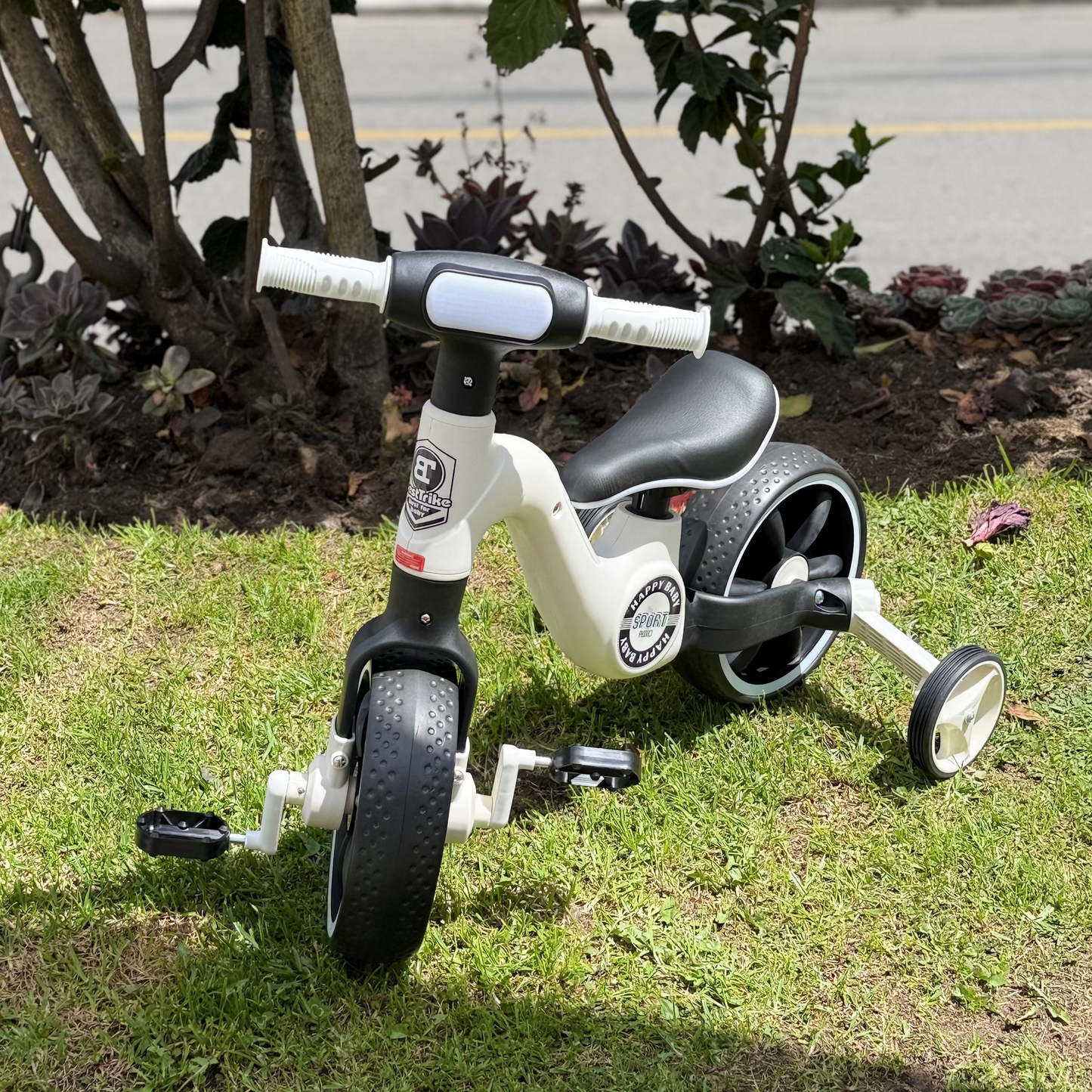 BICICLETA TRICICLO EVOLUTION ® PEDALES Y RUEDAS LUCES Y SONIDO